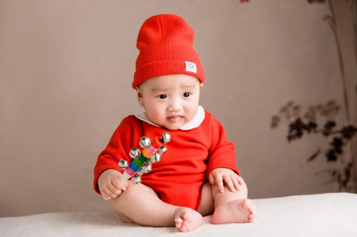 泽州宝宝几个月戴银手镯好